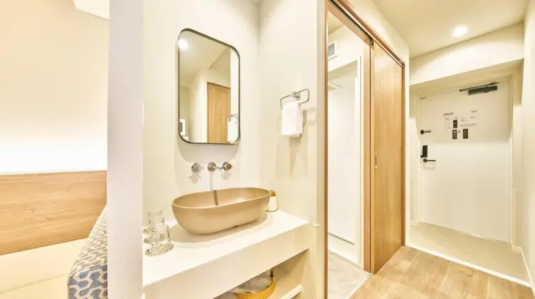 a small bedroom with a bed and a bench at 2026å¹´7æNew Open! Grand STAY Hakata Nishinakasu in Fukuoka