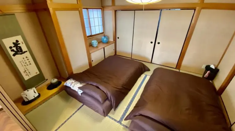 a room with two beds in a room at Hotel EL Utsunomiya 7 free parking in Utsunomiya