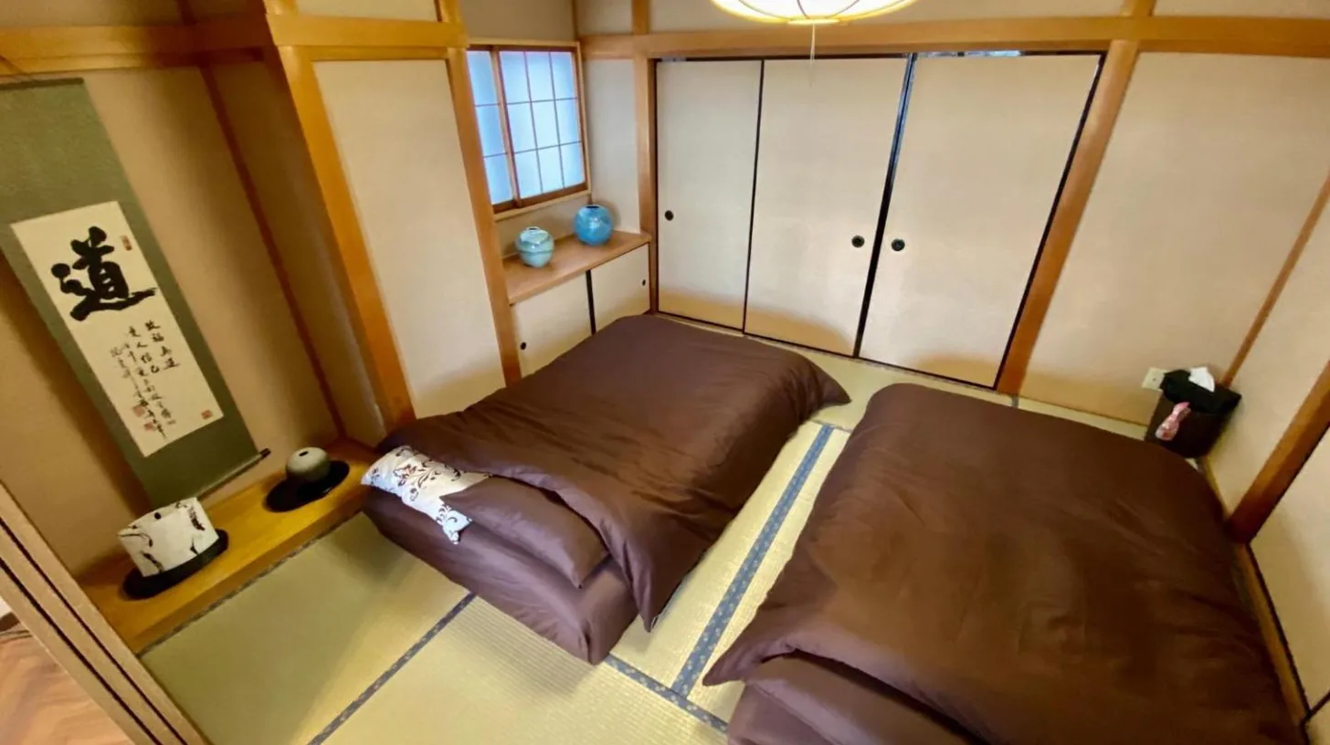 a room with two beds in a room at Hotel EL Utsunomiya 7 free parking in Utsunomiya