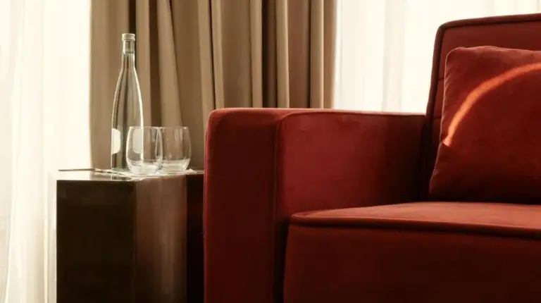 a living room with a red couch and a coffee table at Marly Boutique Hôtel in Casablanca