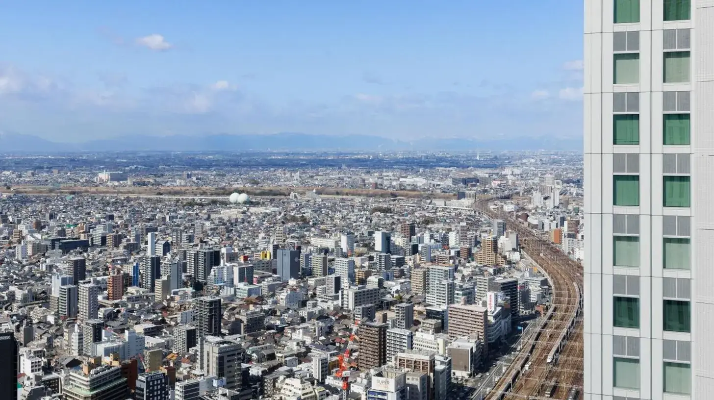 una vista aérea de una ciudad desde un rascacielos en Nagoya Marriott Associa Hotel en Nagoya