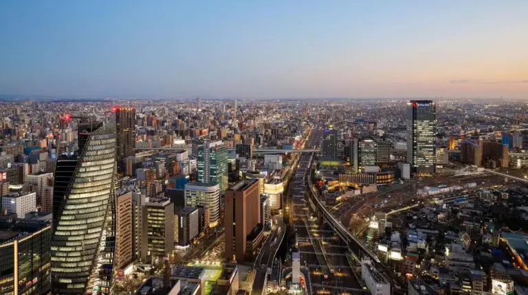 una vista aérea de una ciudad de noche en Nagoya Marriott Associa Hotel en Nagoya