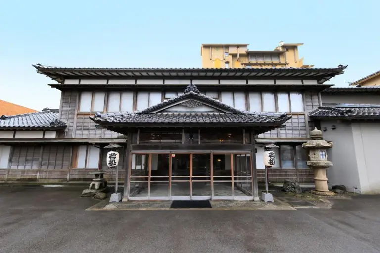 Vue extÃ©rieure du Wakamatsu Hot Spring Resort Ã  Hakodate, au Japon