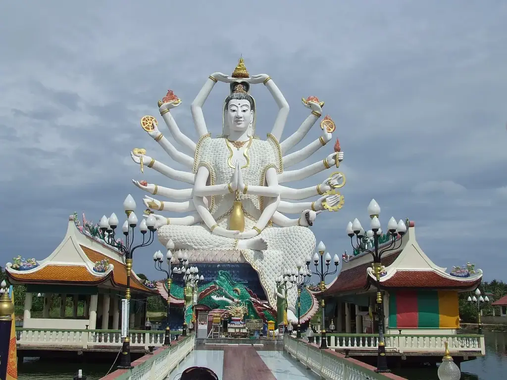 Wat Plai Laem